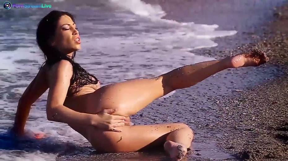 Smoking hot babe in bikini Mya Diamond gets naked and poses on the sand - 20. pic