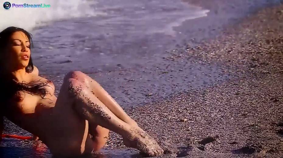 Smoking hot babe in bikini Mya Diamond gets naked and poses on the sand - 21. pic