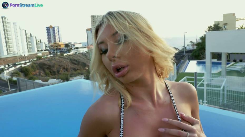 Tanned blond bitch in bikini Marylin Crystal gets facial after rough anal sex - 3. pic