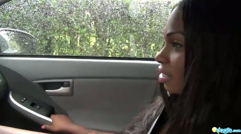 Kinky driver finger fucks pinkish slit of black harlot Tatiana Fox - 2. pic