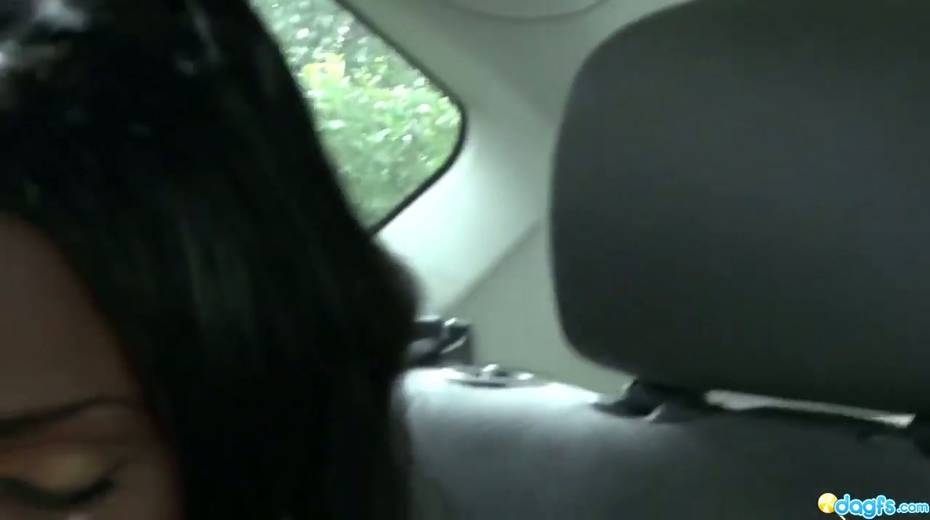 Kinky driver finger fucks pinkish slit of black harlot Tatiana Fox - 27. pic