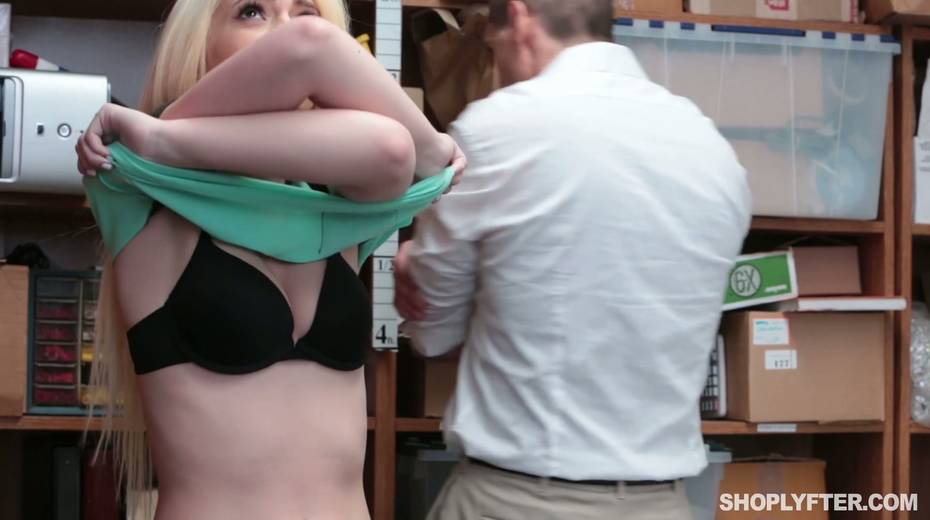 Cuckold boyfriend watches how his shoplifting GF Joseline Kelly gets punished - 5. pic