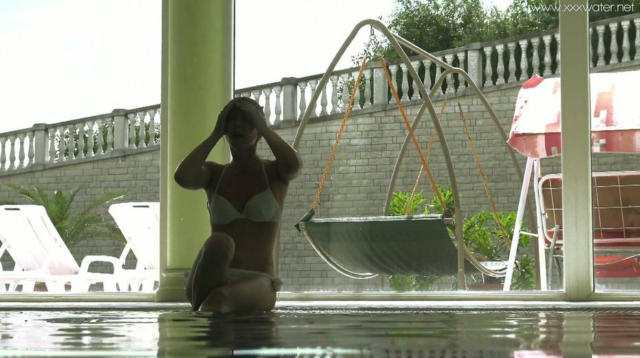 Sexy Irina Russaka gets naked and enjoys swimming under the water - 3. pic