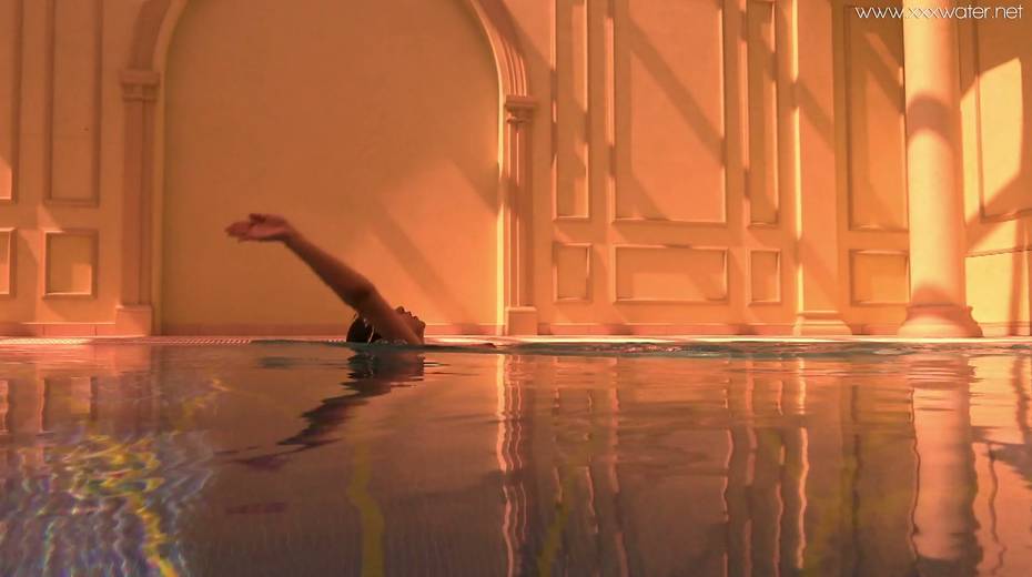 Sexy Irina Russaka gets naked and enjoys swimming under the water - 6. pic