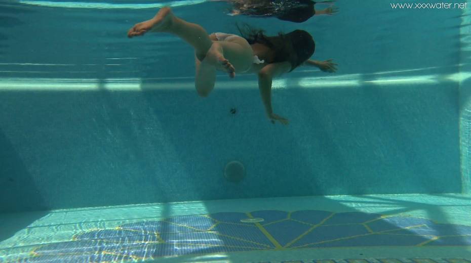 Sexy Irina Russaka gets naked and enjoys swimming under the water - 8. pic