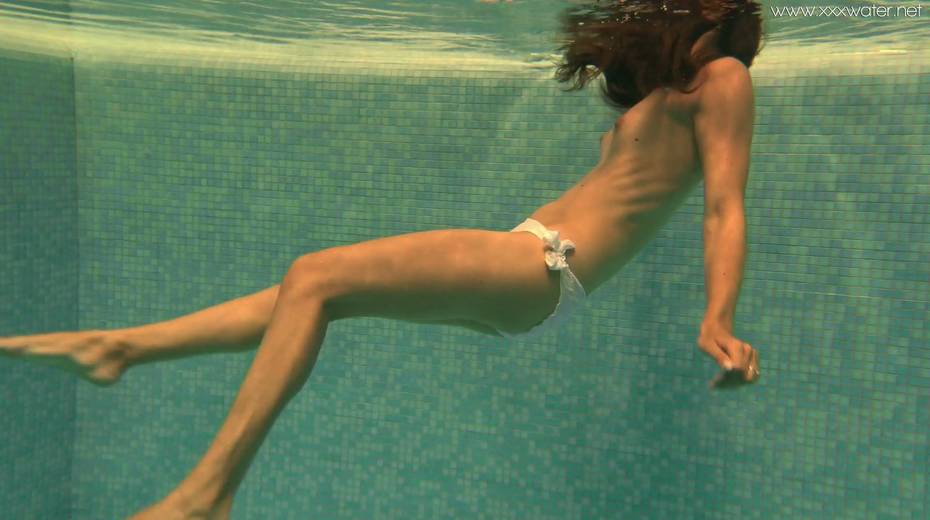Sexy Irina Russaka gets naked and enjoys swimming under the water - 9. pic