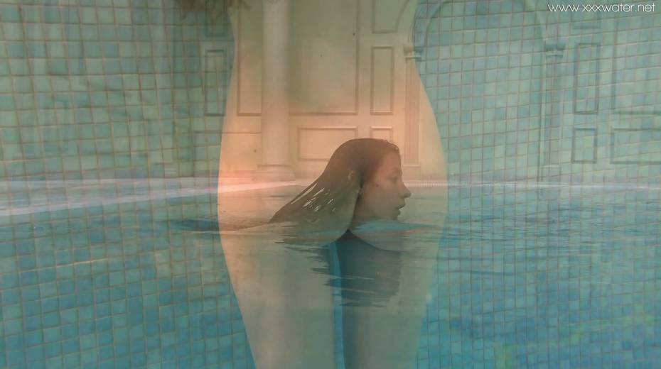 Sexy Irina Russaka gets naked and enjoys swimming under the water - 22. pic