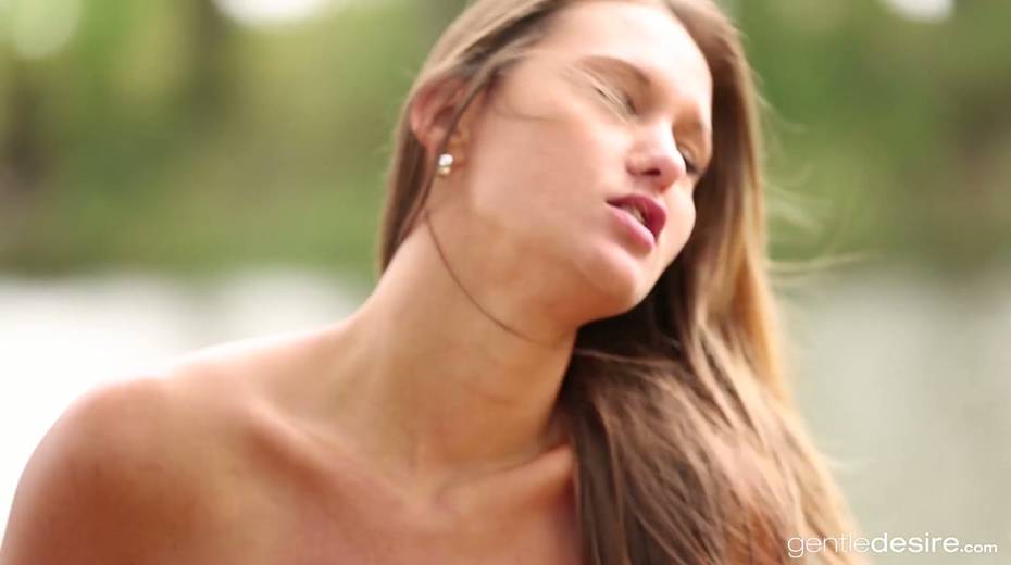 Young beauty Naomi Bennet gets fucked by horny boyfriend at the lake - 17. pic
