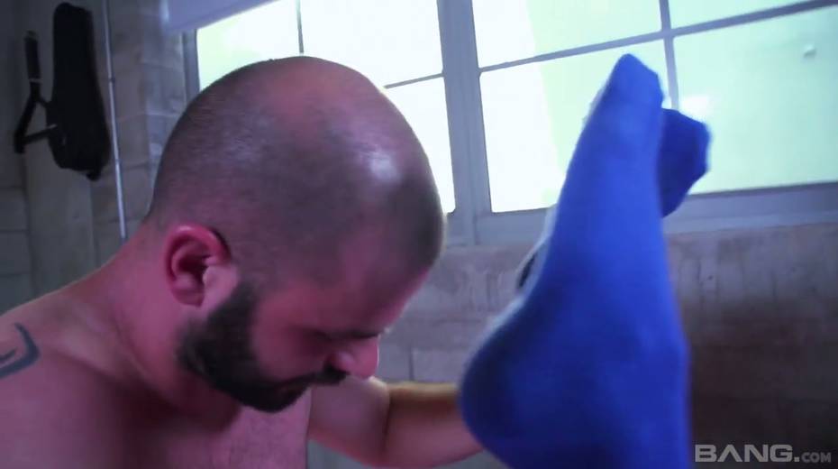Bootyful flexible hoe Isabella Desantos guzzles a dick and gets her anus stretched - 19. pic