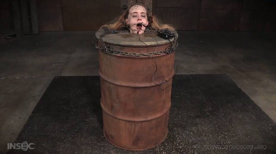 Chick in a barrel Jessica Kay moans and asks for help - 15. pic