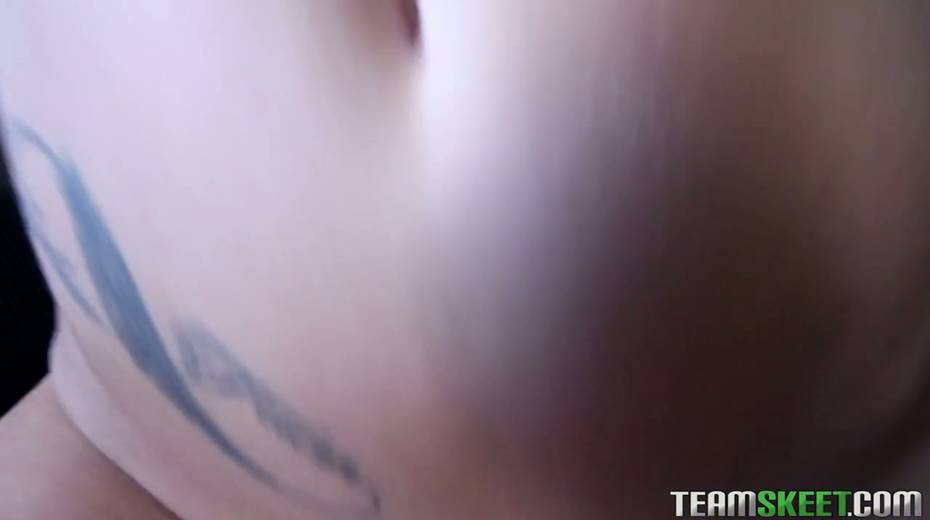 Spoiled teen Iggy Amore gives blowjob master class before crazy pounding - 21. pic