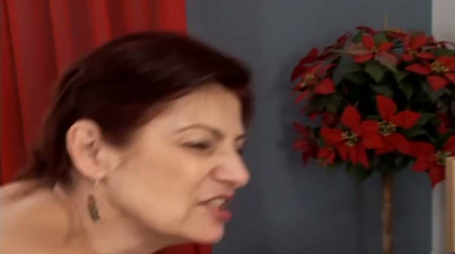 This old woman is an experienced slut and she loves being in charge in bed - 11. pic