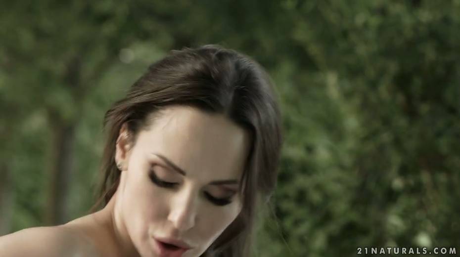 Stunner with perfectly shaped body Lilu Moon gets her anus fucked in the garden - 23. pic