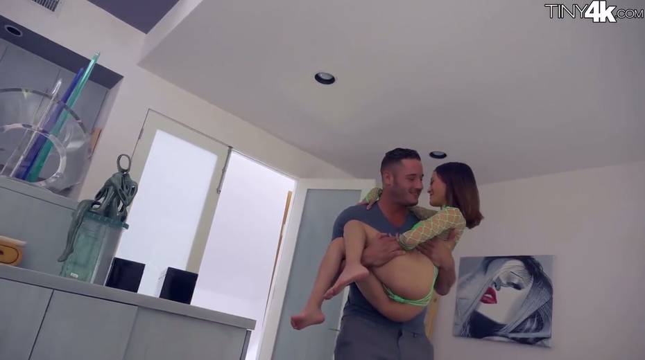 Hot blooded stud with massive dong fucks petite chick Jasmine Grey - 5. pic