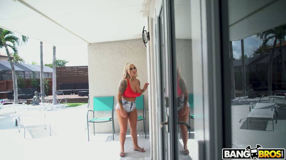 WOW PAWG babe Brandi Bae is fucked hard by hot blooded BBC living nextdoor - 2. pic