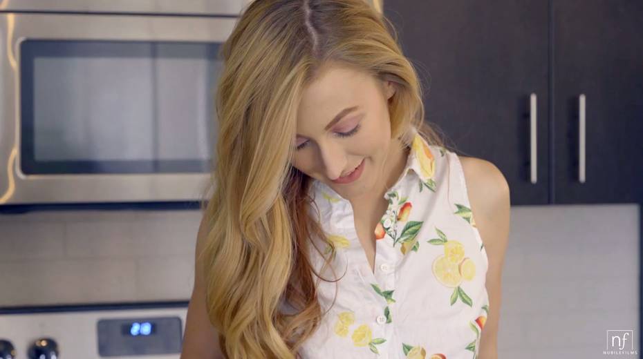 Sweet looking housewife Alexa Grace is eager for hard dick of handsome plumber - 4. pic