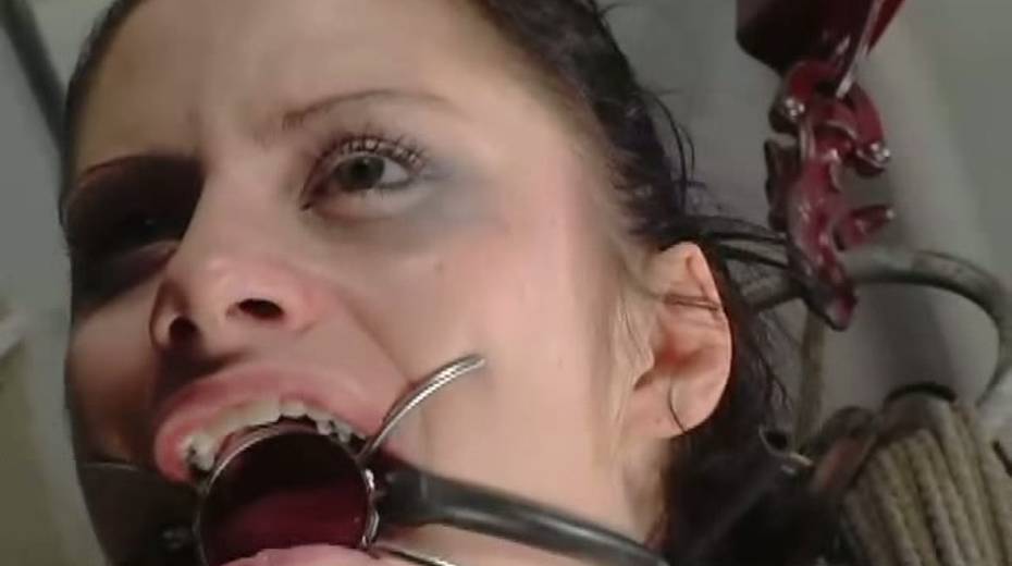 Sex-crazy master punishes pussy of suspended chick - 14. pic