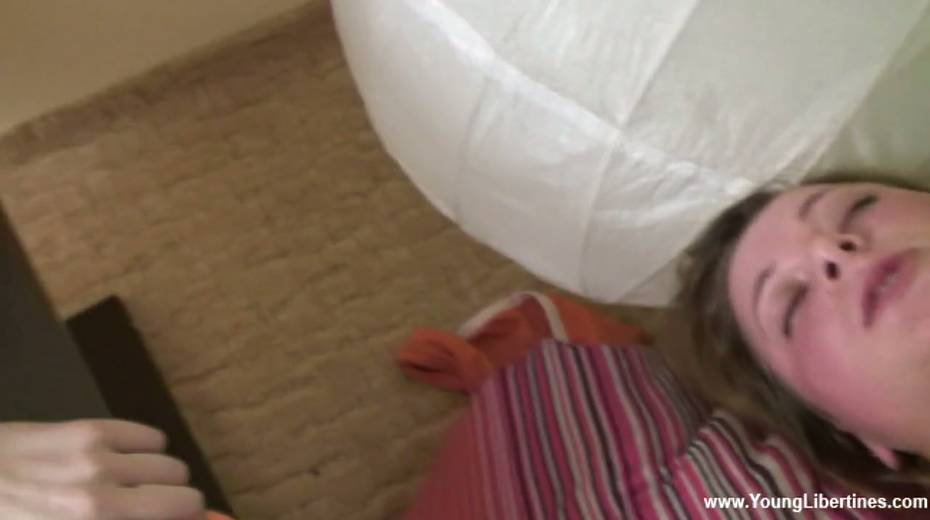 Petite voyeur Maryana enjoys watching how boyfriend fucks one strange girl - 19. pic