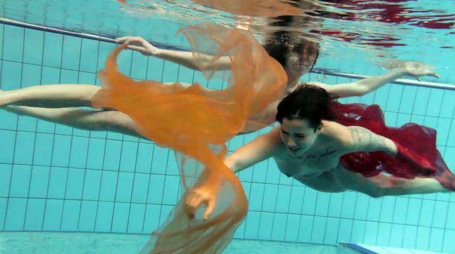 Delicious swimming babes strip under the water - 2. pic