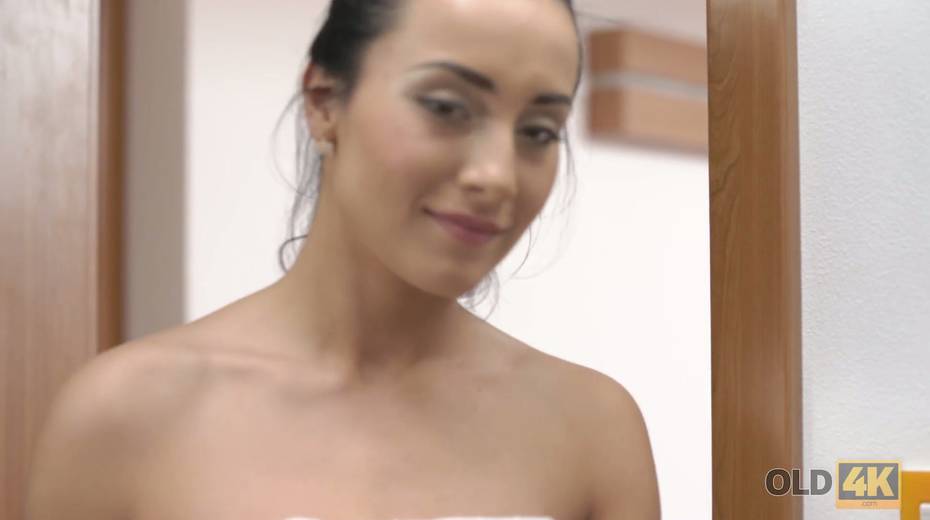 Beautiful kept woman Anna Rose is face sitting before pussy pounding - 2. pic