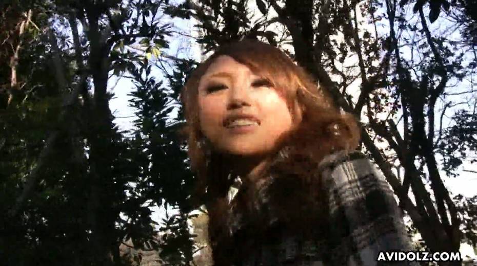 Perverted Asian chick Rino Mizusawa is putting lipstick on hairy pussy - 3. pic