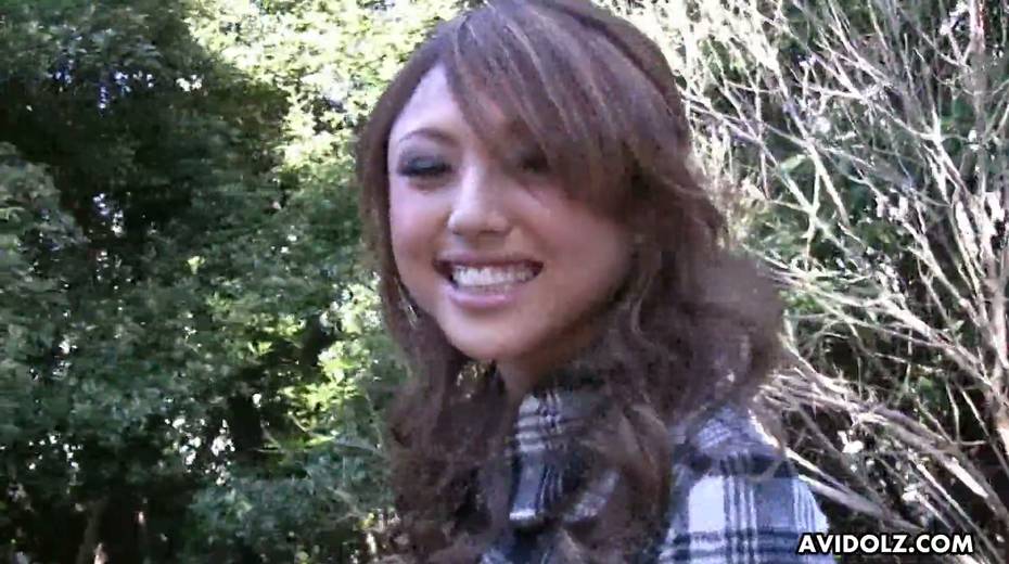 Perverted Asian chick Rino Mizusawa is putting lipstick on hairy pussy - 5. pic