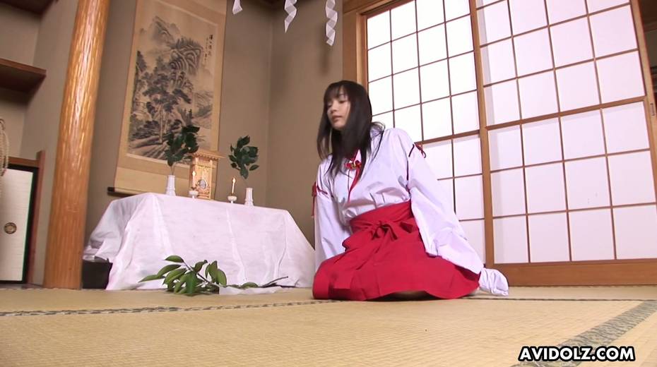Japanese college chick Kimisima Saeko is masturbating her hairy pussy - 4. pic