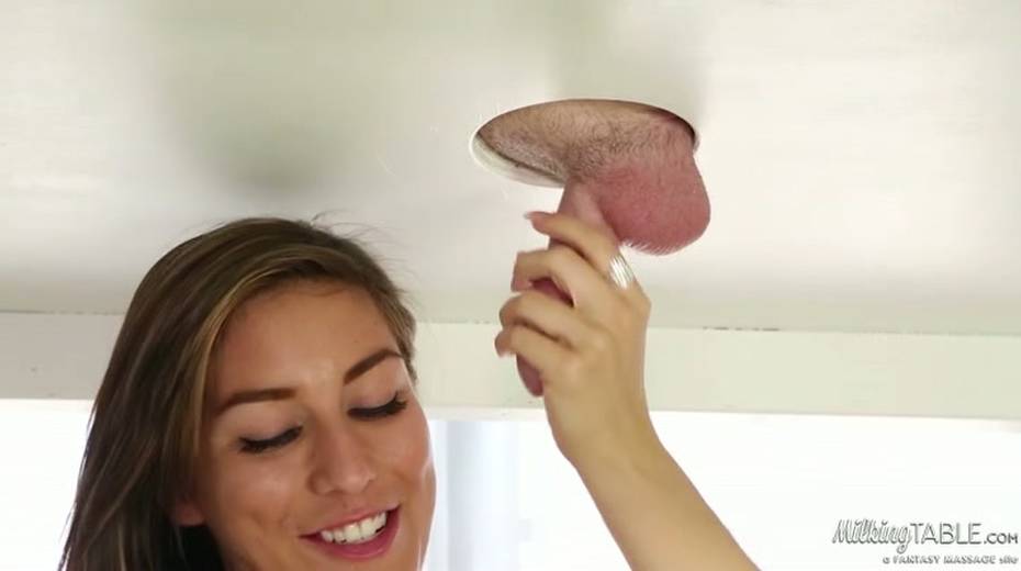 Beautiful masseuse puts her personal pleasure aside and gives a good head - 5. pic