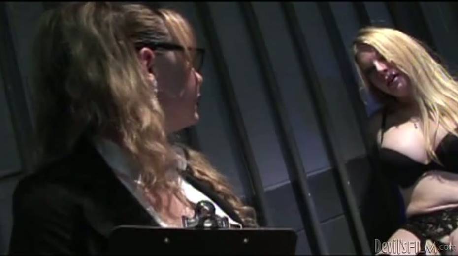 Shemale slut enjoys fucking blond whore in the prison - 6. pic