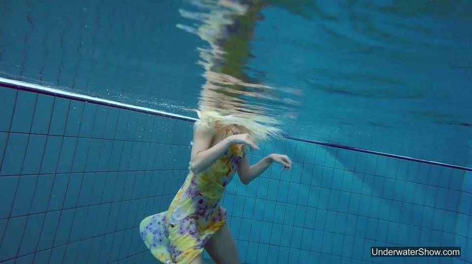 Attractive swimmer Milana Voda is stripping under the water - 4. pic