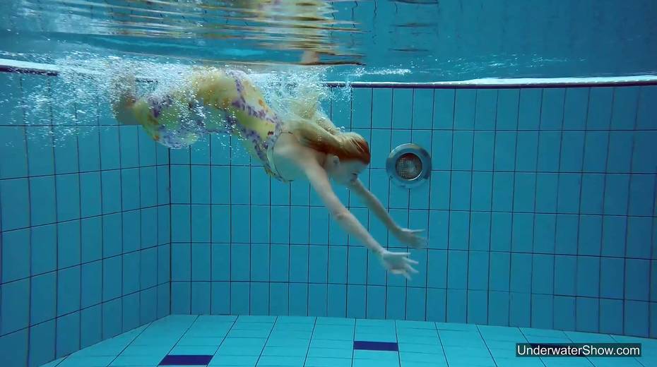 Attractive swimmer Milana Voda is stripping under the water - 5. pic