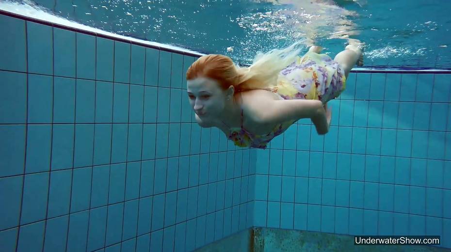 Attractive swimmer Milana Voda is stripping under the water - 6. pic
