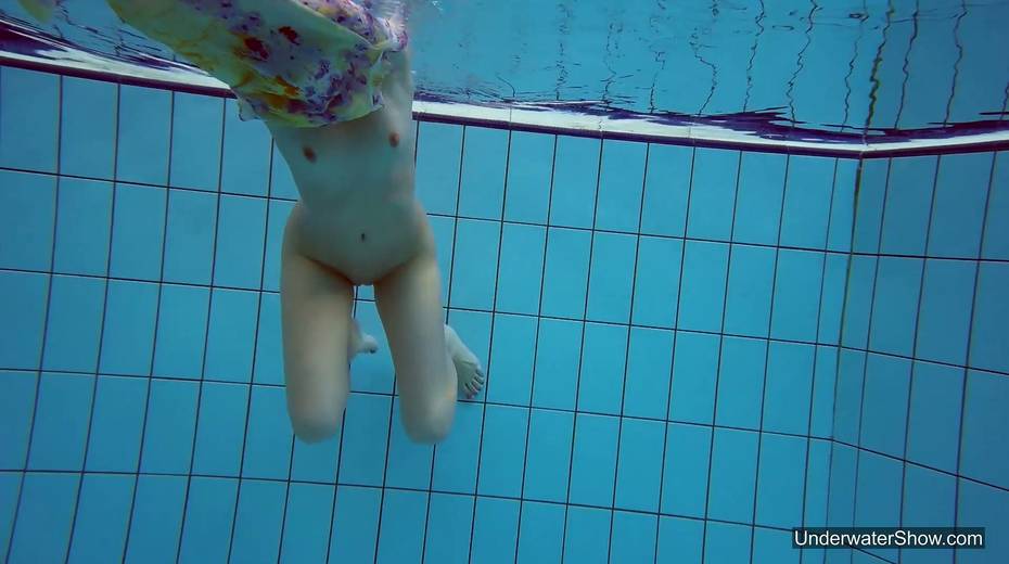 Attractive swimmer Milana Voda is stripping under the water - 8. pic
