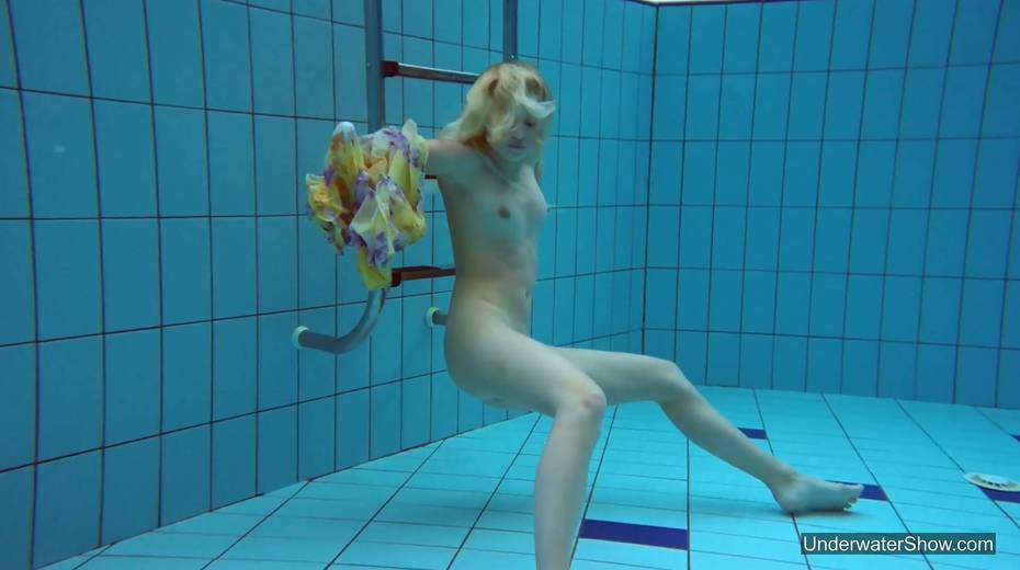 Attractive swimmer Milana Voda is stripping under the water - 11. pic