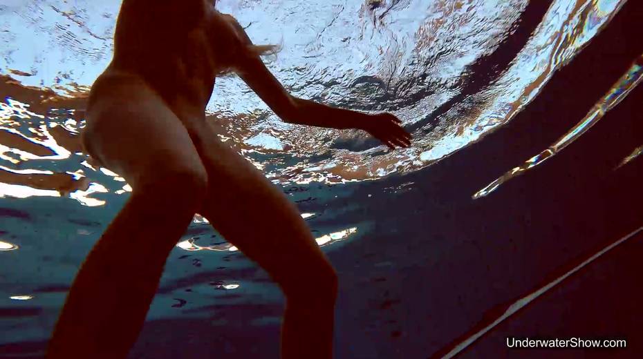 Attractive swimmer Milana Voda is stripping under the water - 15. pic