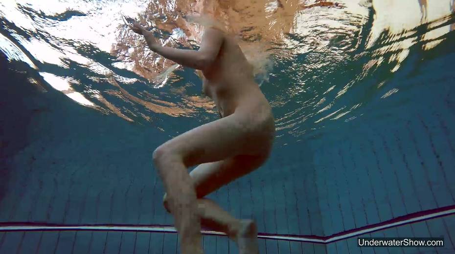 Attractive swimmer Milana Voda is stripping under the water - 24. pic