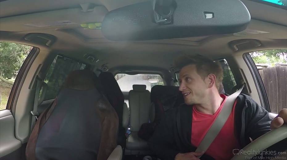 Dude fucks busty and appetizing hitch hiker Melissa Moore - 2. pic