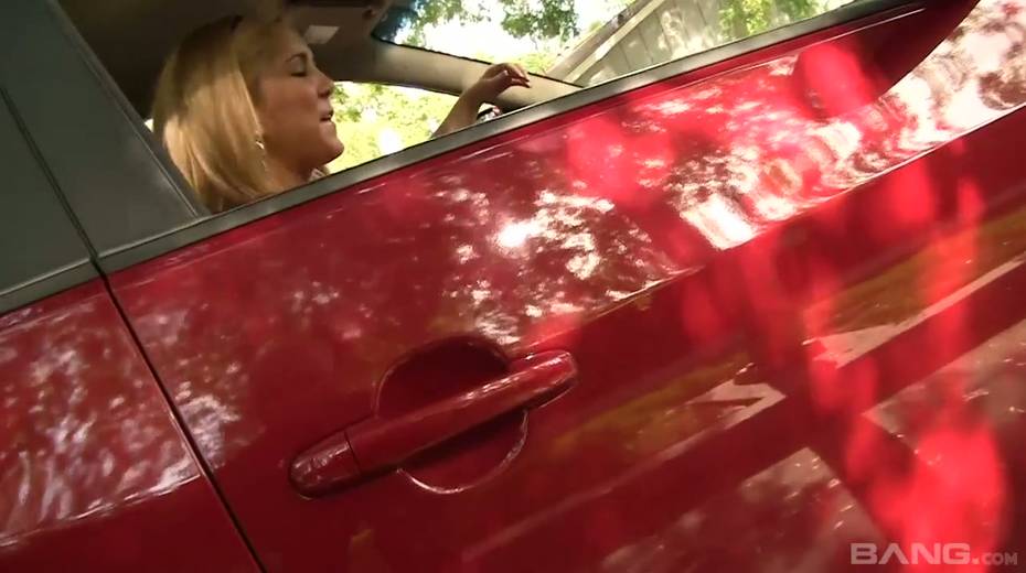 Super busty lesbian milf fucks picked up blondie Ashley Abott - 3. pic