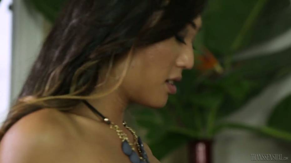 Asian T-girl Venus Lux fucks anus of one tattooed dude playing with his dick - 8. pic